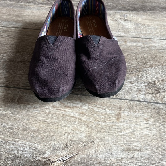 TOMS black canvas slip on shoes size 8 - Picture 4 of 6